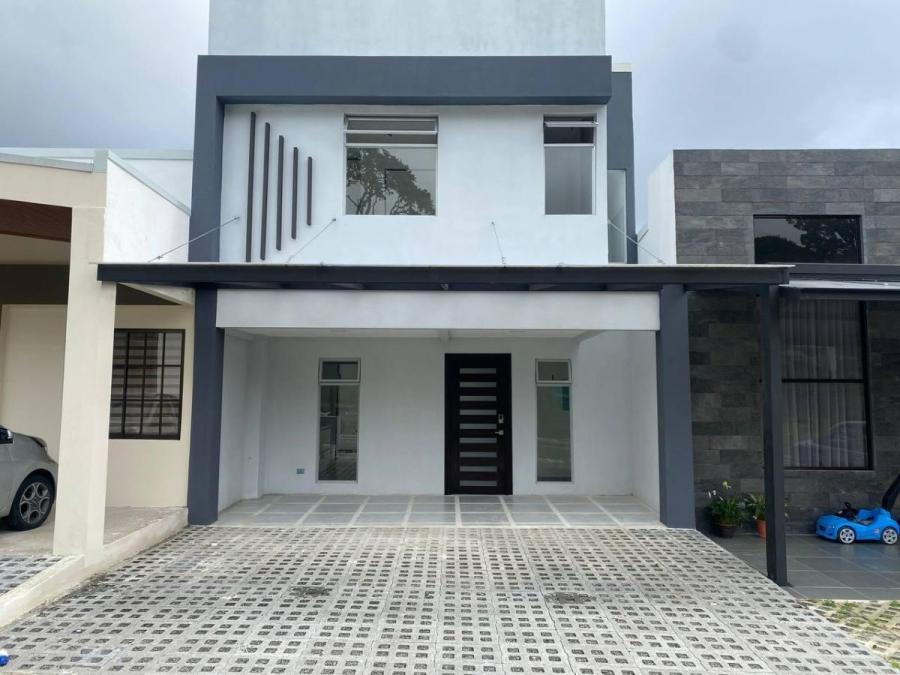 Venta de Casa Nueva en condominio la Floresta concepción Tres Rios