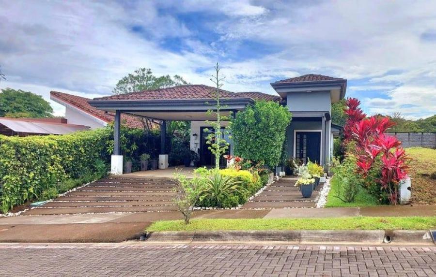 Se vende moderna casa en condominio de Guácima Alajuela 25-656