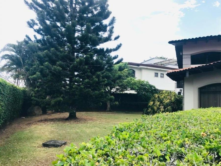 Venta de Casa en La Guácima, Alajuela. RAH 25-821