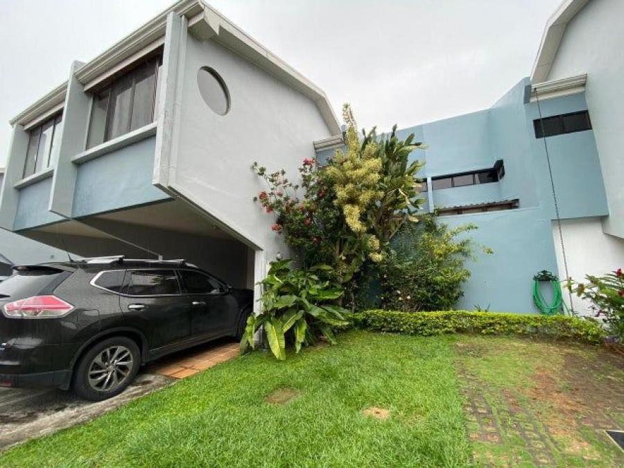 Se vende moderna casa en condominio de Uruca San José 24-317