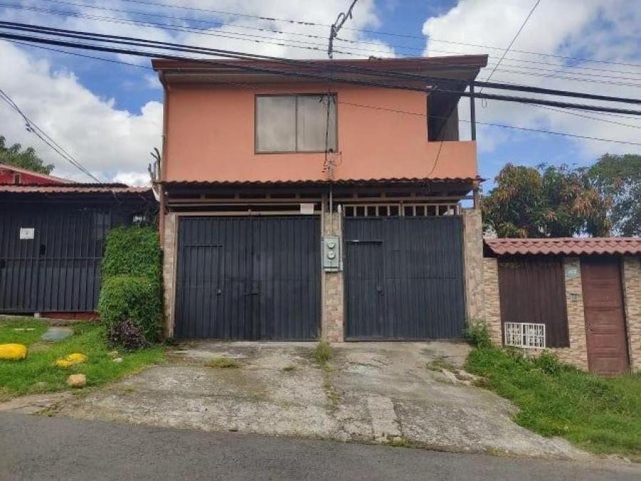 Se vende espaciosa casa en San Antonio Escazú 23-1385