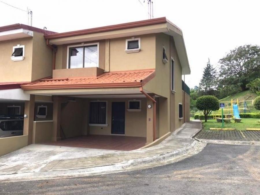 Se vende moderna casa en condominio de San Antonio San José 23-1733