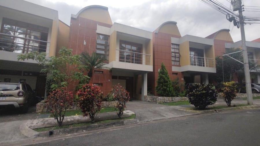 Se vende moderna casa en condominio de San Felipe San José 25-37