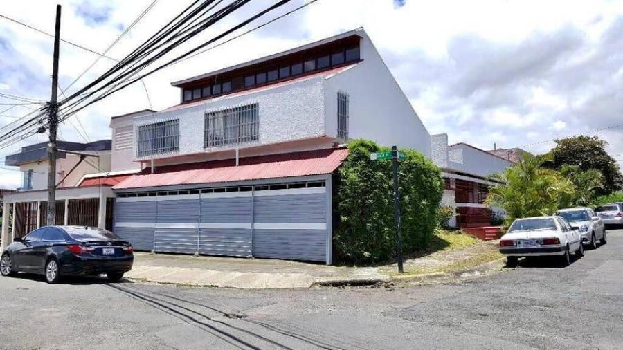 Se vende espaciosa casa en Zapote de San José 25-436