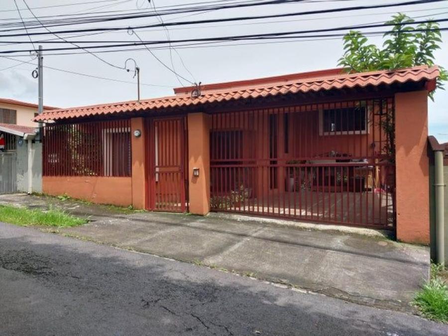 Se venden casa y 2 apartamentos en Colon San José 24-1073