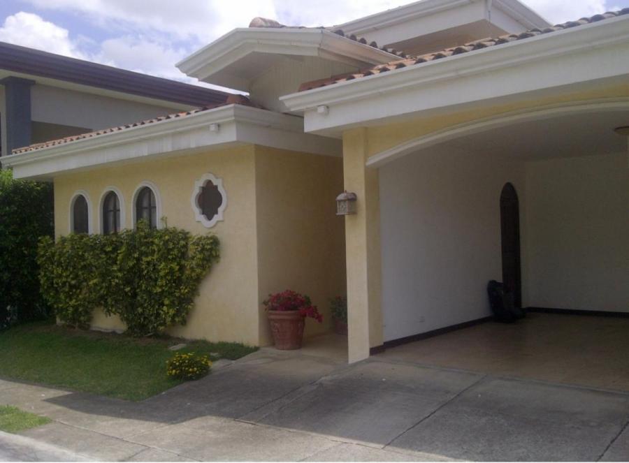 Venta de casa en condominio Terranostra, Santo Tomás de Santo Domingo $295,000 #JM68