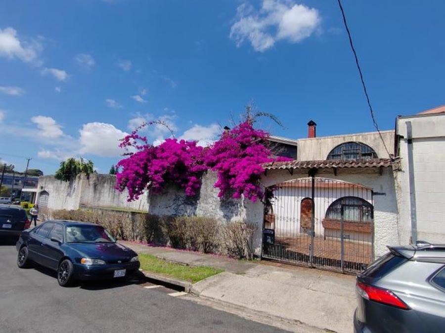 Venta de Casa estilo suizo en Moravia, San José.