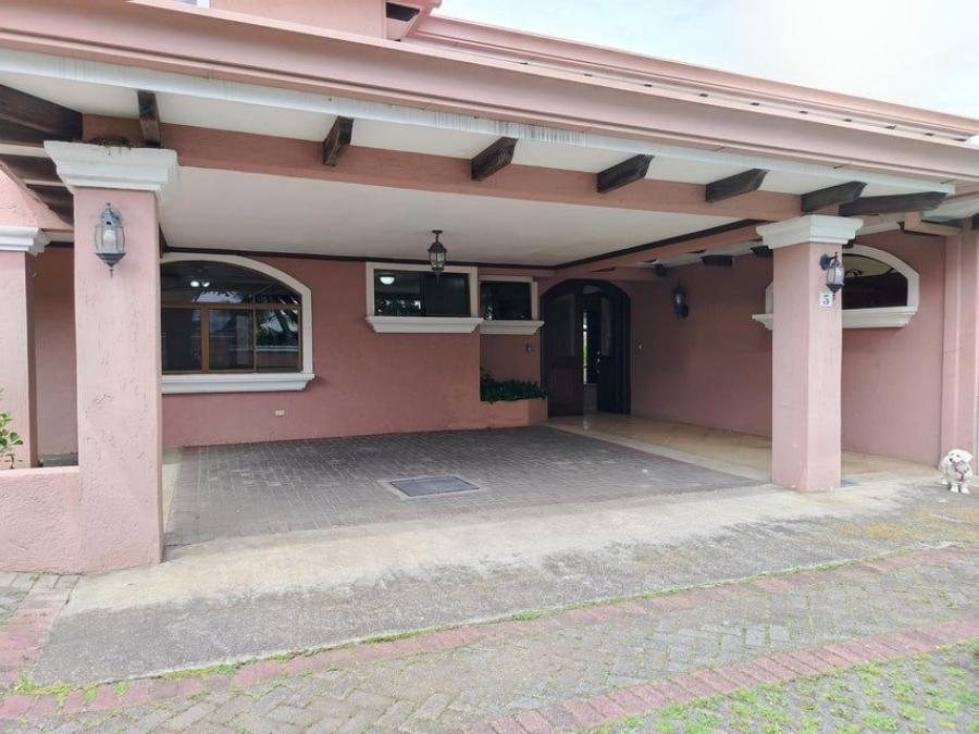 Venta de Casa en San Rafael de Escazû. RAH 25-664