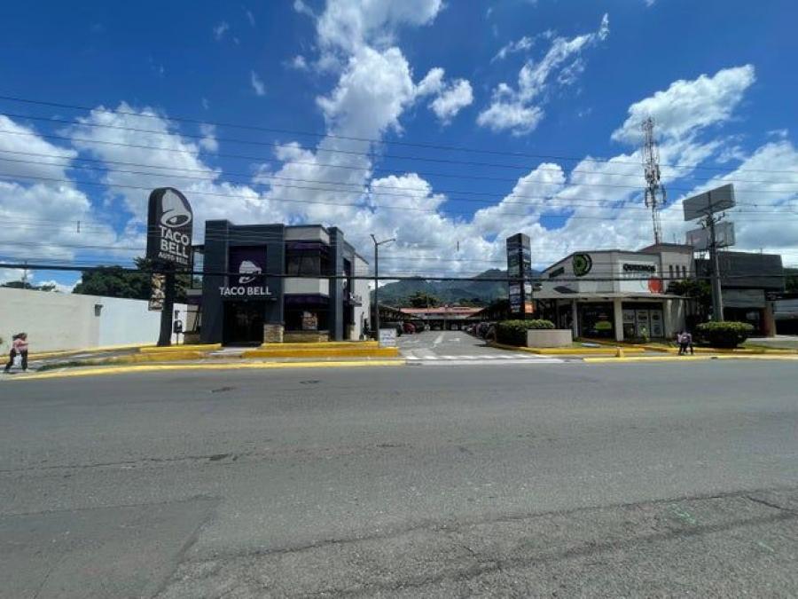 Se vende local en Centro Comercial de Escazú 25-136