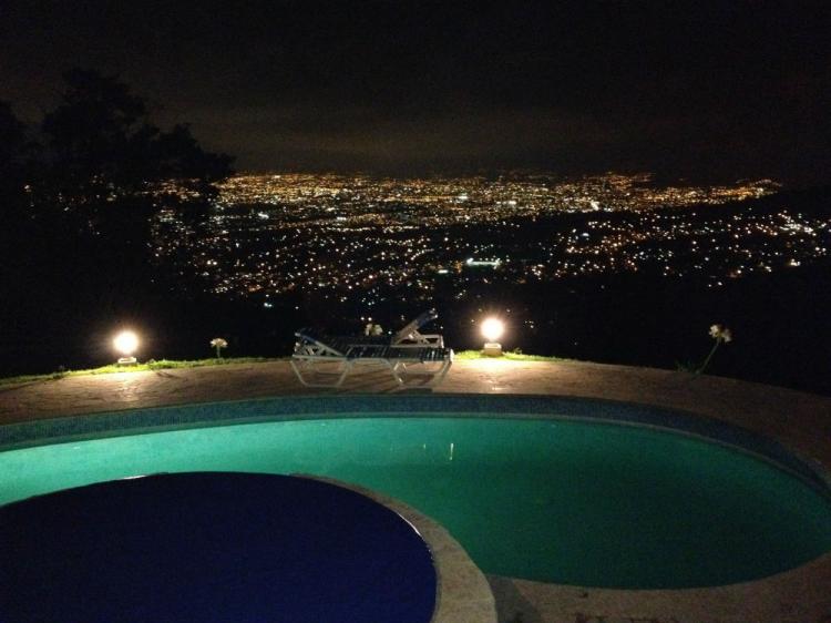  CASA CON PISCINA Y BELLA VISTA EN ESCAZU