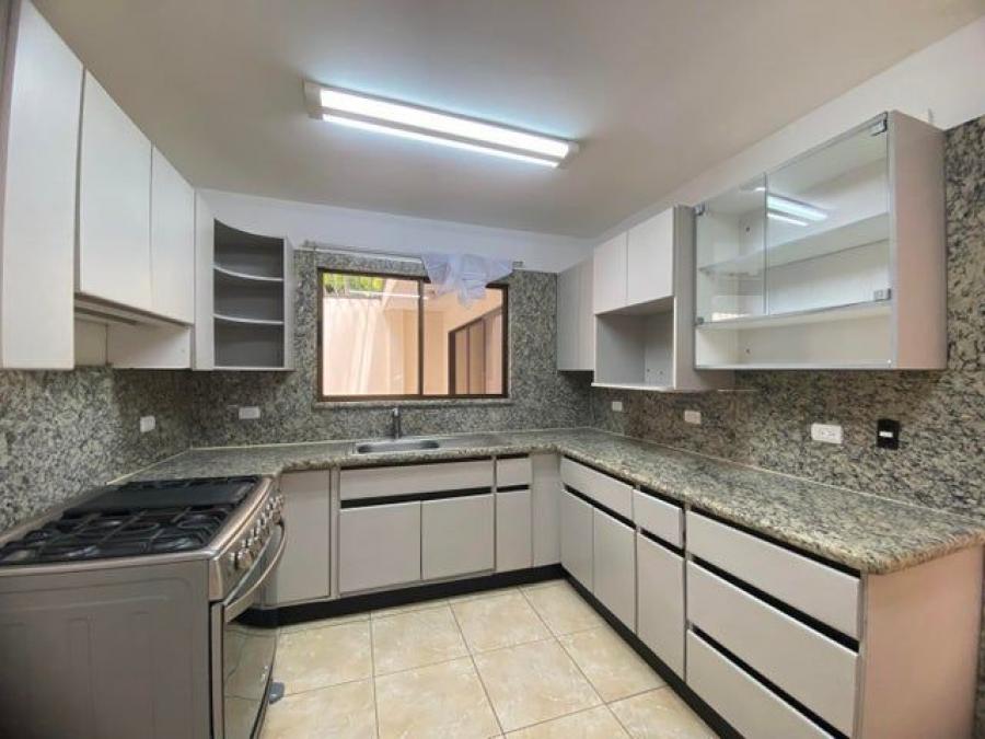 Foto Casa en Alquiler en Escazú, San José - U$D 1.350 - CAA100175 - BienesOnLine