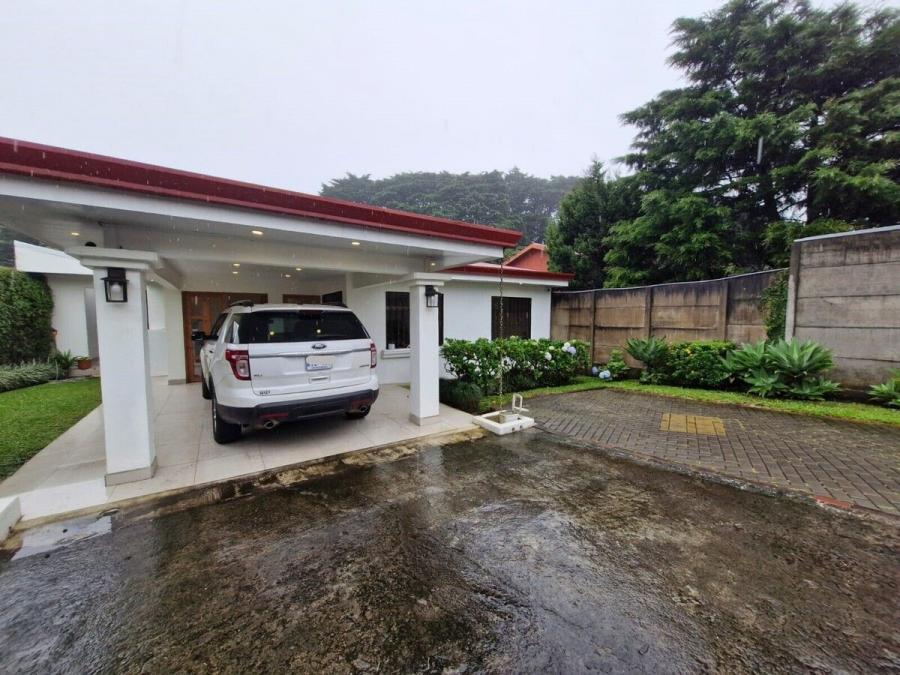 Alquiler de casa en Residencial El Castillo, San Rafael de Heredia US$ 2,000 #1429