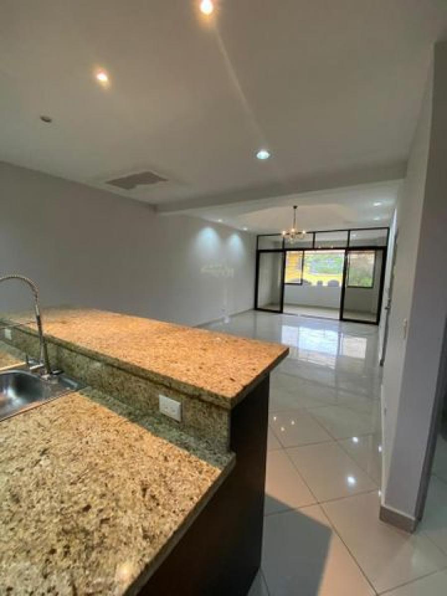 Foto Apartamento en Alquiler en Escazú, San José - U$D 950 - APA49431 - BienesOnLine