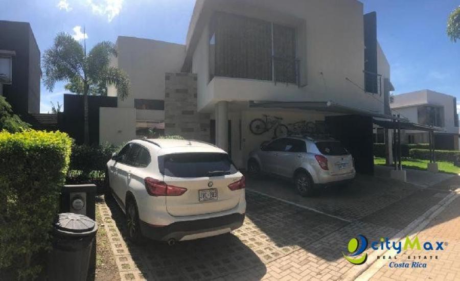 Foto Casa en Venta en La Gucima, Alajuela - U$D 245.000 - CAV17607 - BienesOnLine