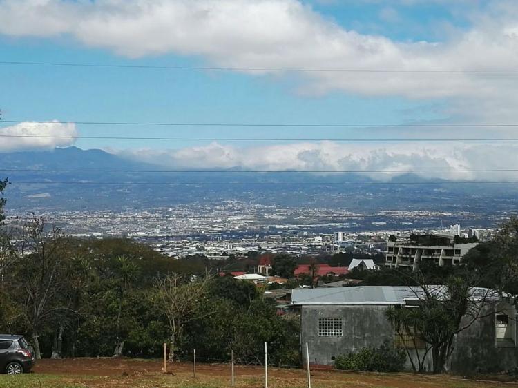 BELLO LOTE ESPECTACULAR VISTA ESCAZU