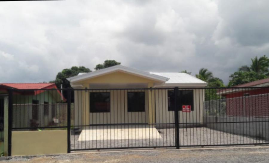 Bonita Casa a Estrenar en la Colonia de Guápiles, En Venta.  CG-21-2193