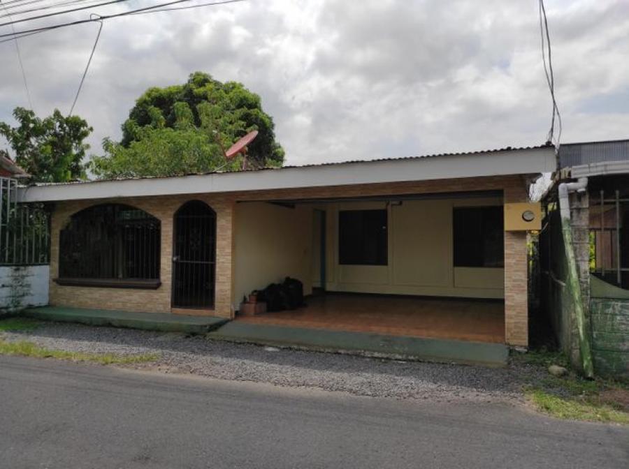 Bonita casa  en Guápiles Centro, En Venta.  CG-20-1208