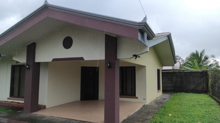 Bonita casa en Prados de Guápiles, En Venta.  CG-20-2119