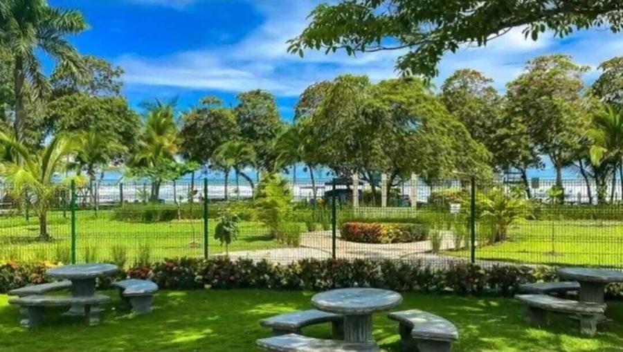 Casa de Playa en Venta Ubicada en Parrita, Parrita