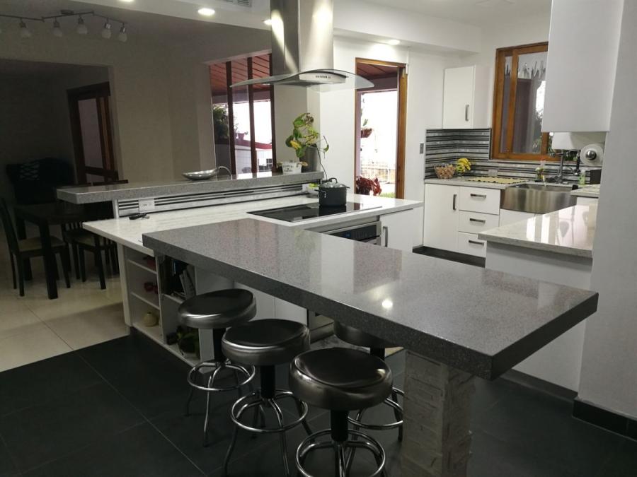 Casa en Alquiler y Venta en Curridabat, Plaza del Sol. Cod. 990341