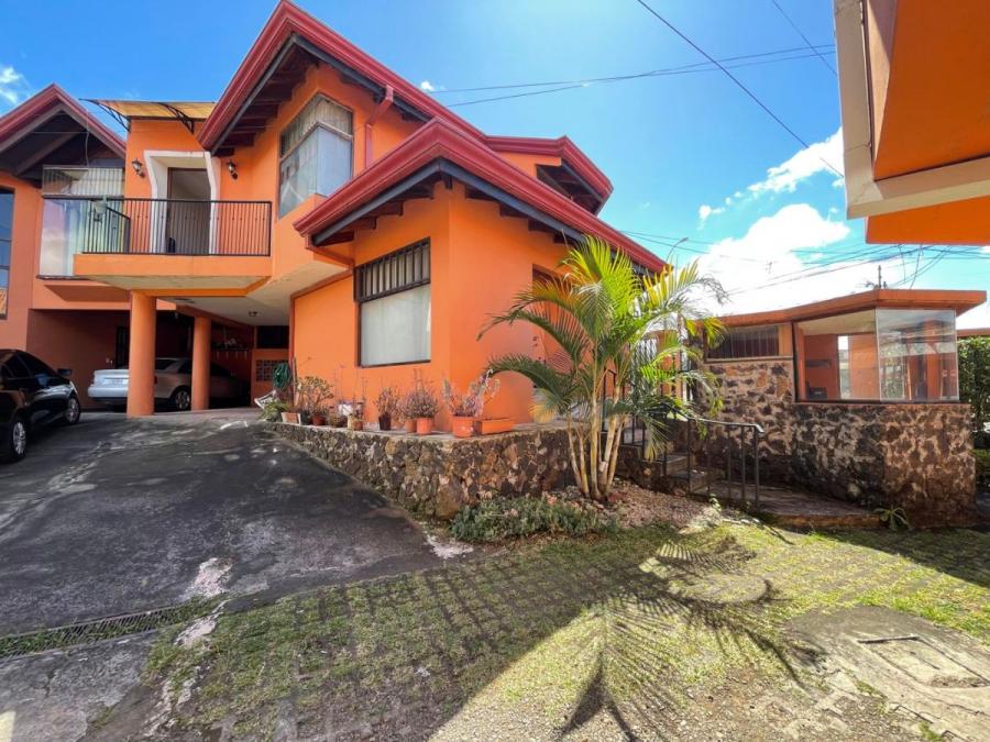 Casa en Venta en Barva, Heredia. RAH 23-1801