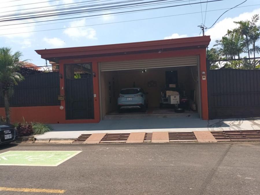 Casa en Venta en Belén, Heredia. RAH 23-731