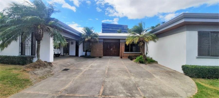 Casa en Venta en Los Laureles, San Rafael de Escazú RAH #222057