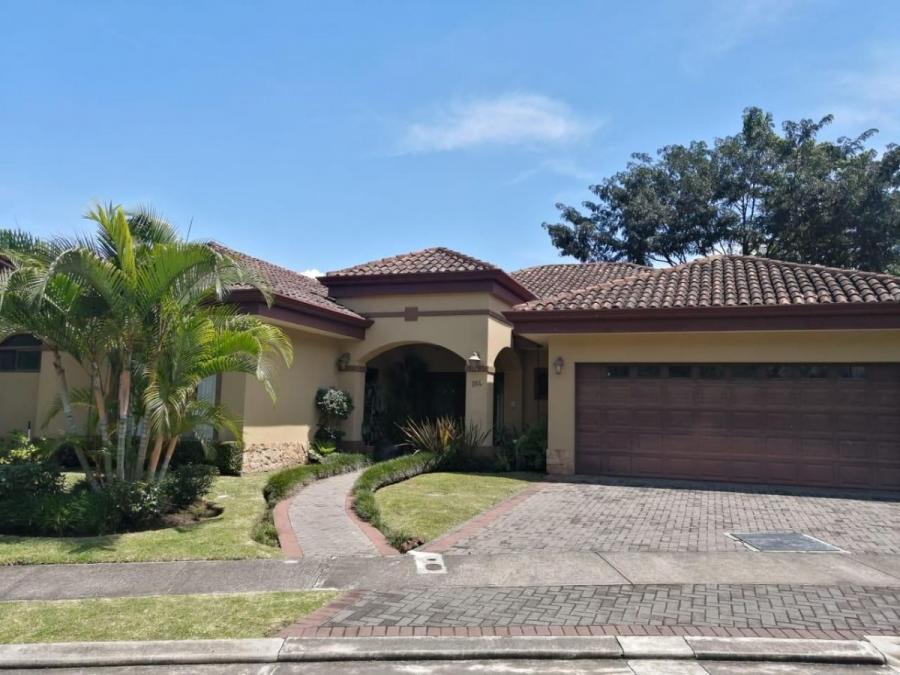 Casa en Venta en Piedades, Santa Ana RAH #23628