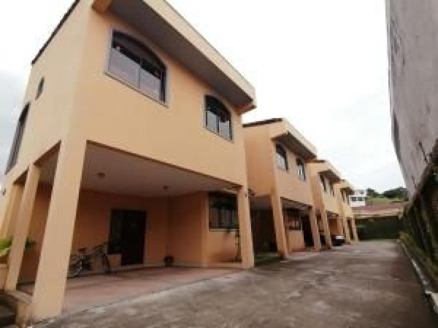 Casa en venta en Pinares 20-763