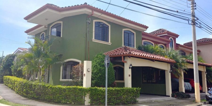 Casa en venta en San Francisco de Heredia. RAH 22-2412