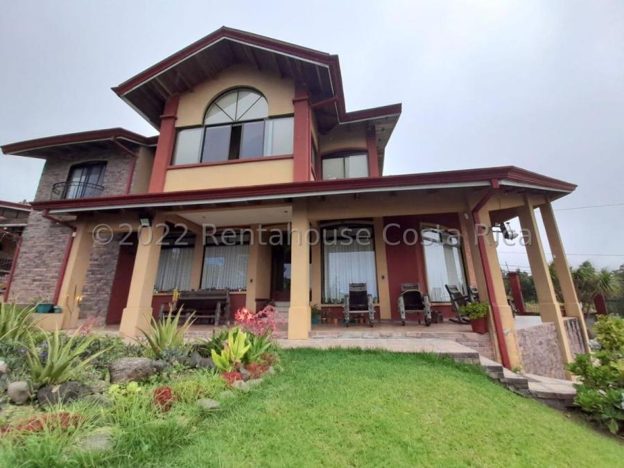 Casa en Venta en San Isidro, Heredia MLS #22-2180 CL