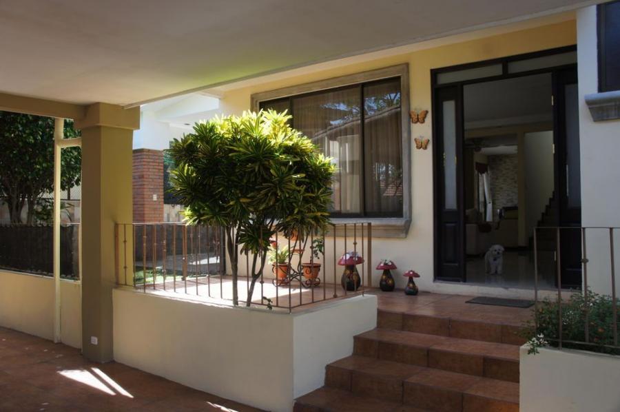 Foto Casa en Venta en Santa Ana, San José - U$D 185.000 - CAV46897 - BienesOnLine