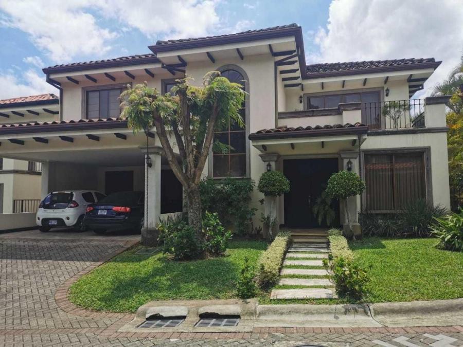 Casa en venta en Santa Ana, San José. RAH 21-240