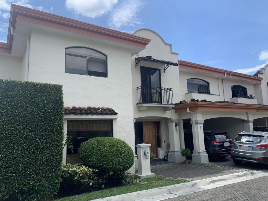 Casa en Venta en Santa Ana, San José. RAH 23-955