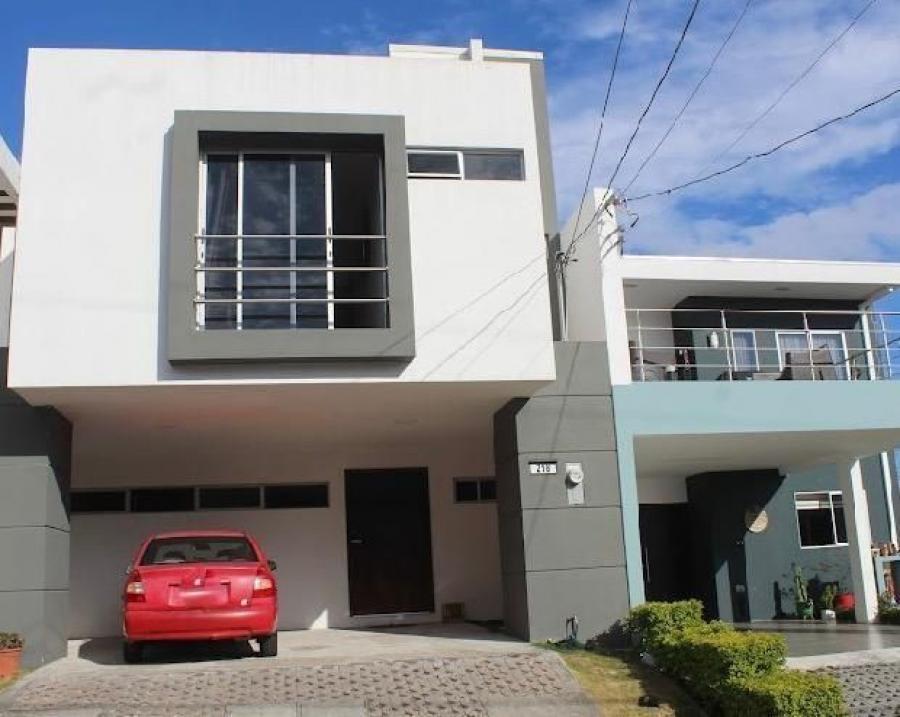 Casa en venta en Ulloa, Heredia. RAH 22-1907