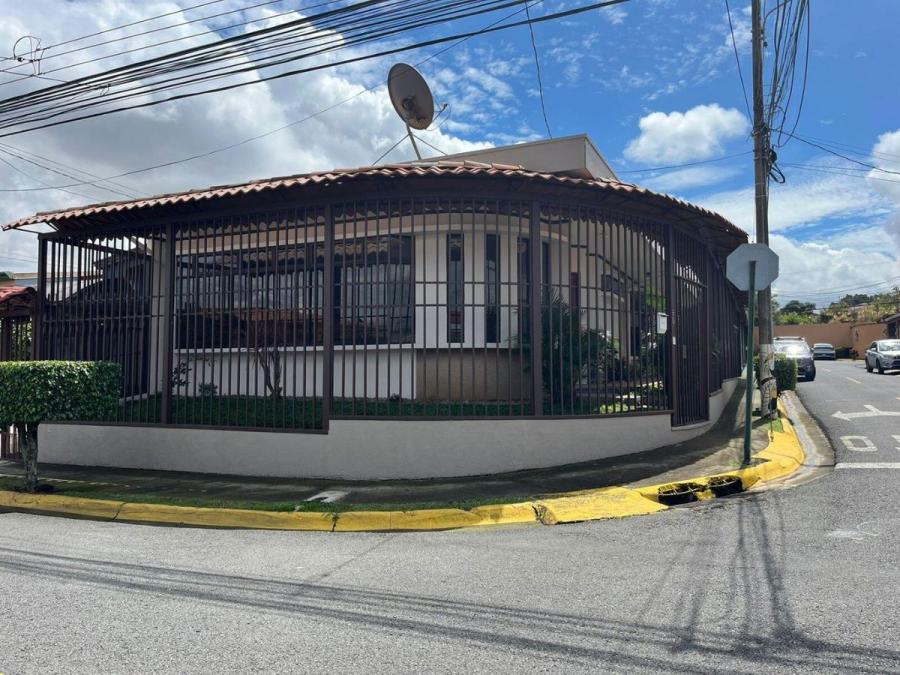 Casa en Venta en Ulloa, Heredia RAH #23467