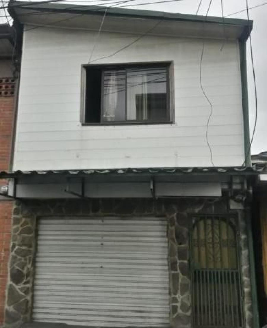 Cómoda  Casa  en Venta, San Sebastián  CG-21-659