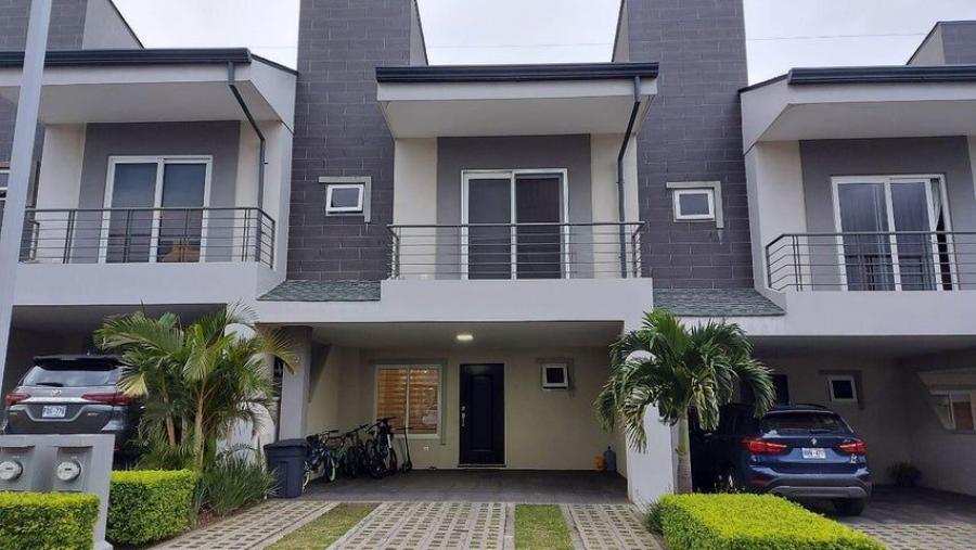 En Venta bella casa en condominio en Guachipelin (cede deuda) KPA