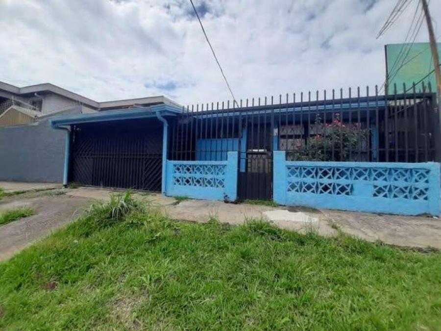 En venta bonita casa de 1 nivel ubicada en Hatillo 2