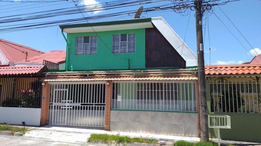 En venta casa bien ubicada en Goicochea, San José. MLS 20-1044