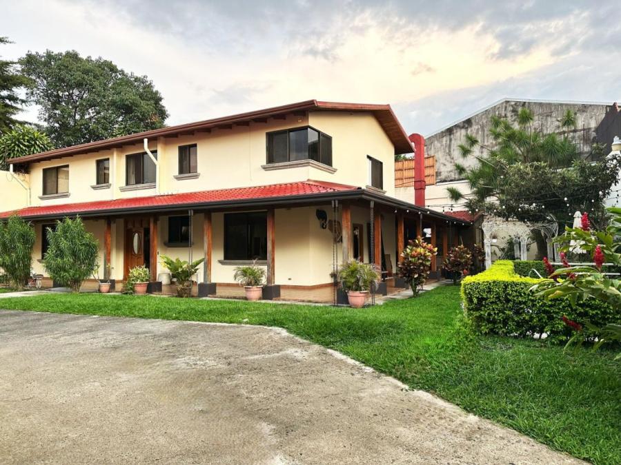 En venta hermosa casa ubicada en Mercedes Norte de Heredia