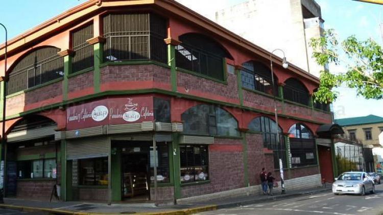 Estupendo local para oficinas o negocio en edificio comercial 