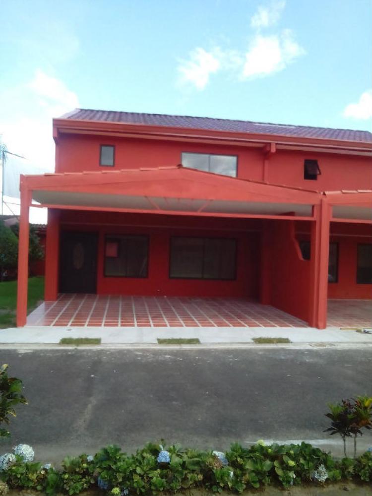 Ganga Casa Nueva en Condominio