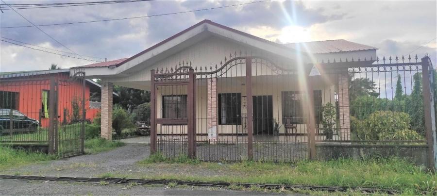 Hermosa casa en Venta, Guapiles centro       CG-22-863