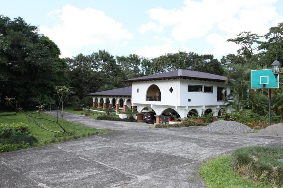 Hermosa casa Estilo Colonial en Guapiles Sobre la Ruta 32,  Venta           CG-22-2247