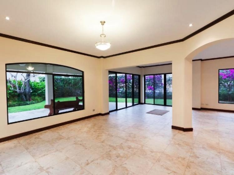 Foto Casa en Venta en Santa Ana, San Jos - U$D 595.000 - CAV3396 - BienesOnLine