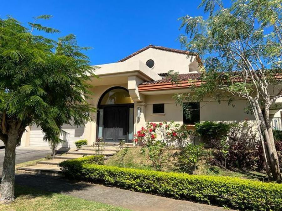 Hermosa y Lujosa Casa en Venta en Pozos de Santa Ana AGR 23-708