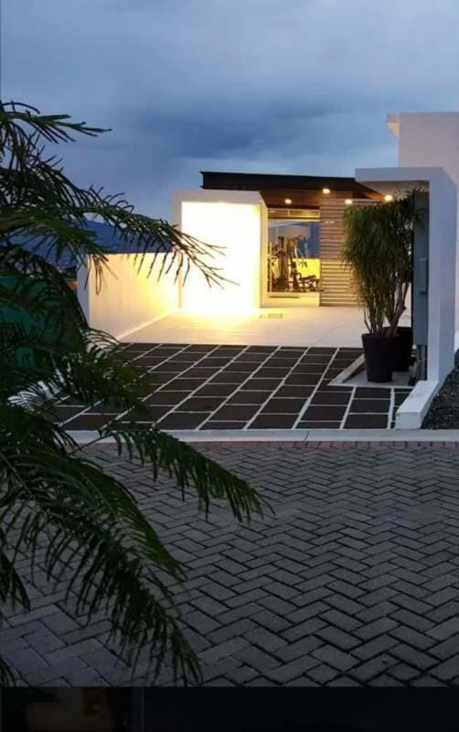 Foto Casa en Venta en Escaz, San Jos - U$D 385.000 - CAV101208 - BienesOnLine