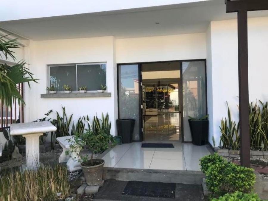 Foto Casa en Venta en San Rafael, Escazú, San José - U$D 400.000 - CAV25711 - BienesOnLine