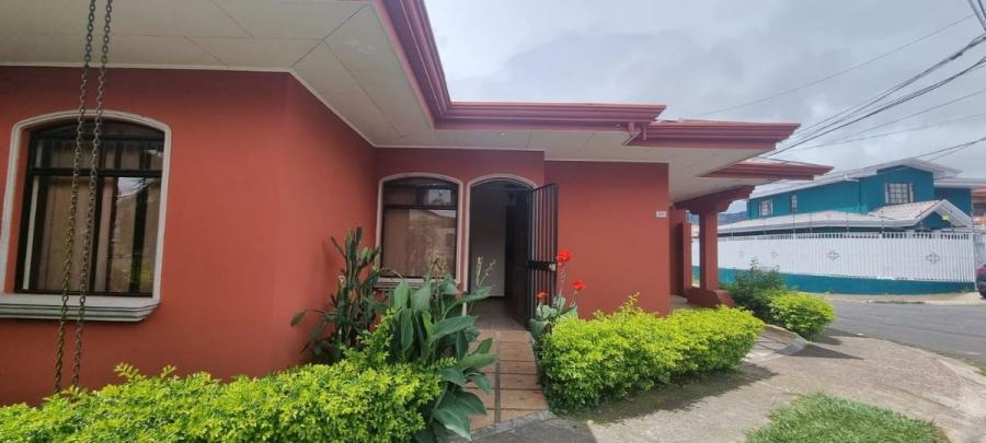 MLS-25-480 LS VENTA PROPIEDAD CON 2 APARTAMENTOS GUADALUPE CARTAGO 